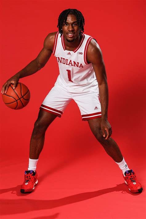 Five-star forward Mackenzie Mgbako commits to Indiana | Zagsblog