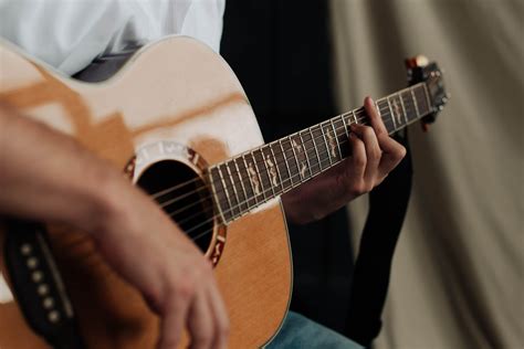 Come imparare a suonare la chitarra? [una guida] - Muziker