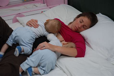 Lying Down Nursing Breastfeeding at Gwendolyn Samuels blog