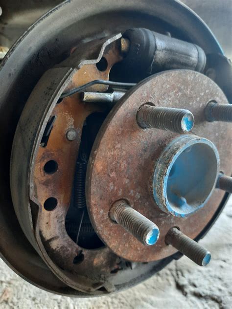 Замена задних колодок — Toyota Premio (T240), 1,5 л, 2003 года ...