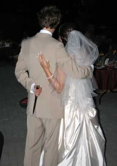 14 Tragically Awkward Wedding Photos