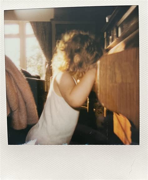 Taken on my 600, my daughter playing the piano before breakfast 🥞