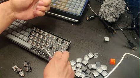 How to remove the LK optical switches from Keychron K4 or K6 - YouTube