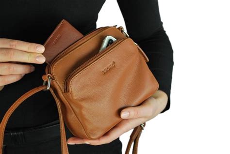 Buono Leather Crossbody Dubai - Cognac | bol