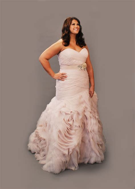 49+ Wedding Dresses For Curvy Plus Size Images - fieldbootsgetitnow