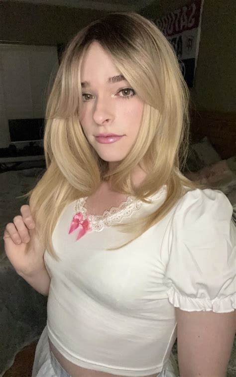 Happy pride month from ur local femboy!🏳️‍🌈 : r/femboy