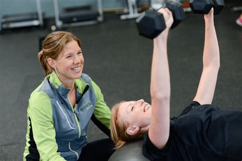 personal trainer  manfaatnya  kamu strongbee