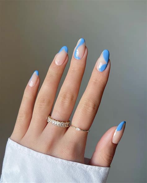 10 diseños de uñas azules (elegantes y bonitos) que son tendencia este