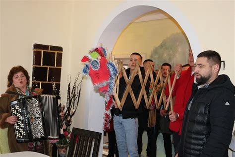 У селі Бороняво на Хустщині й нині побутує традиція колядування на ...