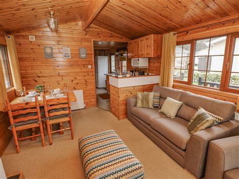 2 bed Log cabin in Kilgetty - 13443158 - Heritage Park, Kilgetty