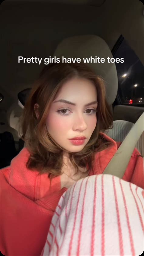 Violette Vaine | Arches in the sand or whatever they say | Instagram