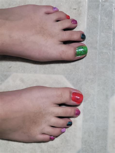 how to paint your toenails 2