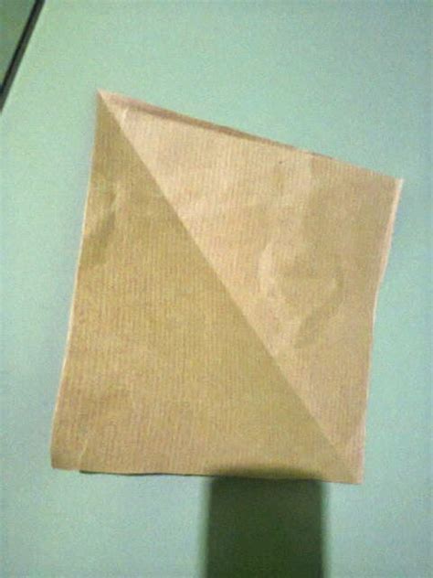 melipat kertas