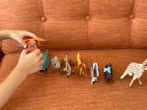 Paperfold Wild Animals: 10 Amazing Punch-Out-and-Fold Paper Creatures