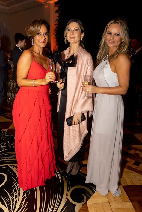 KARINA FLORES, VERONICA BENDER, DANIELE KUHN (1) - Revista VLK