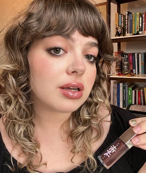 Fenty Beauty by Rihanna Gloss Bomb Heat in Hot Chocolit Gives You Plump ...