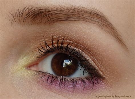 subtle tropical  adjusting beauty