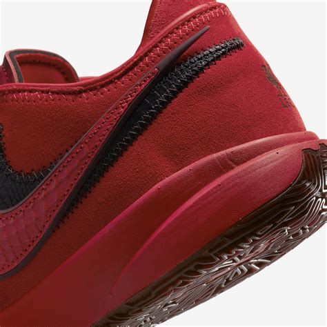 Владелец клуба - Nike LeBron 20 "Liverpool"