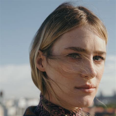 Mackenzie Davis's Instagram, Twitter & Facebook on IDCrawl