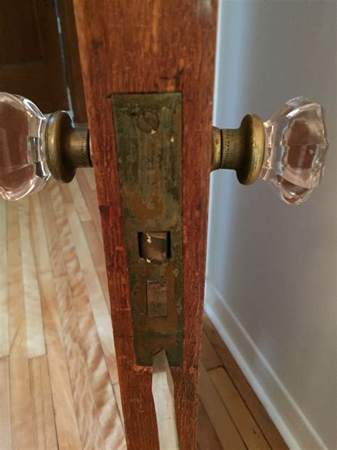 Fix a Broken Doorknob Latch With a Rubber Band : 6 Steps (with Pictures