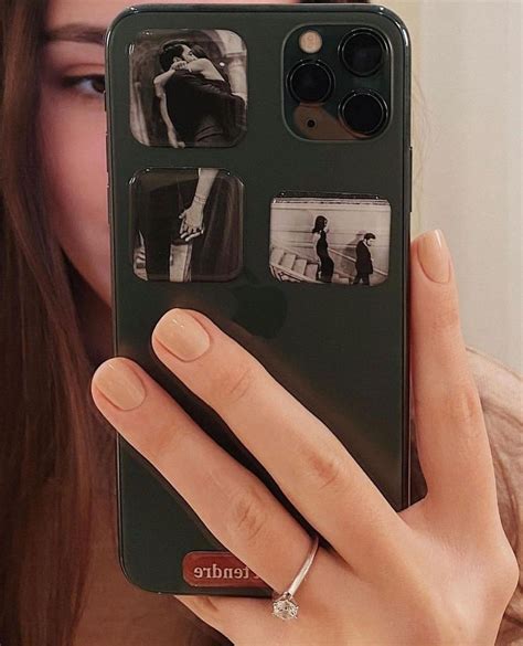 𝑰𝒐𝒔 | Vintage phone case, Girls mirror, Phone cover stickers
