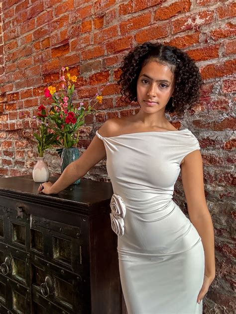 Naomi Daze | What age is it? | Instagram