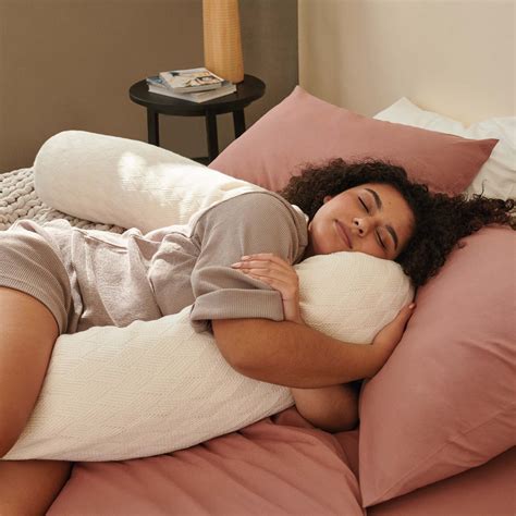 How To Use a Body Pillow for a Better Night’s Sleep