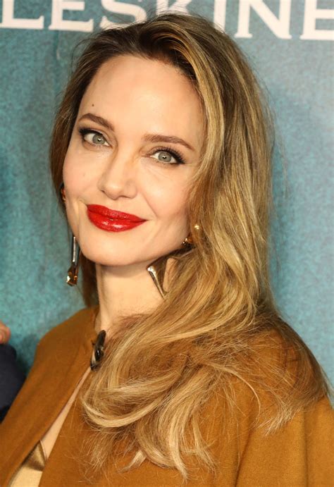 Angelina Jolie y el poder de un labial rojo en la nueva campaña de Tom Ford