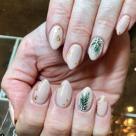 45+ Subtle Christmas Nails Design Ideas