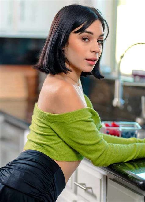 Aria Valencia - Wiki, Bio, Age, Biography, Height, Career, Photos