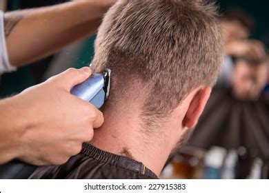 how to cut back of men's hair