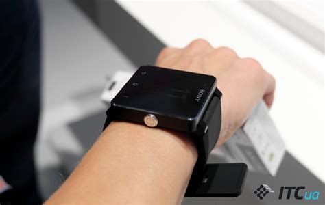 Первый взгляд на умные часы Sony SmartWatch 2