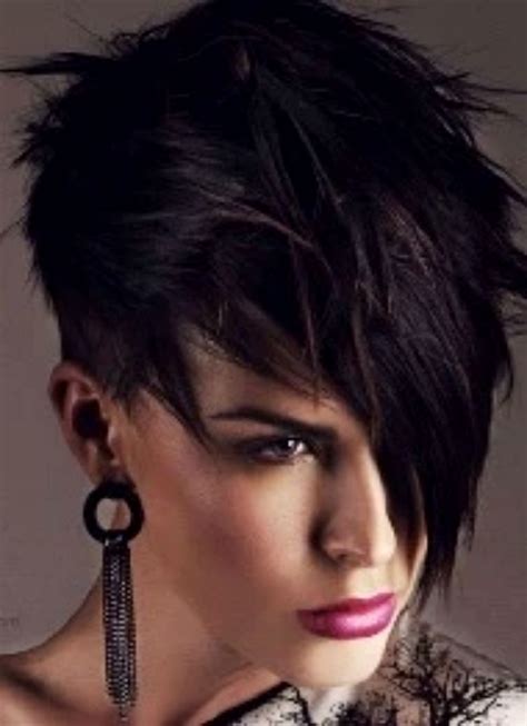 Zelda - Gentle Strandz - short Pixie cut with a long fringe