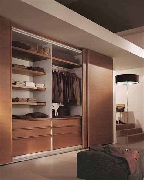 Стильный шкаф-купе с фасадом под натуральное дерево | Diseño de baños ...