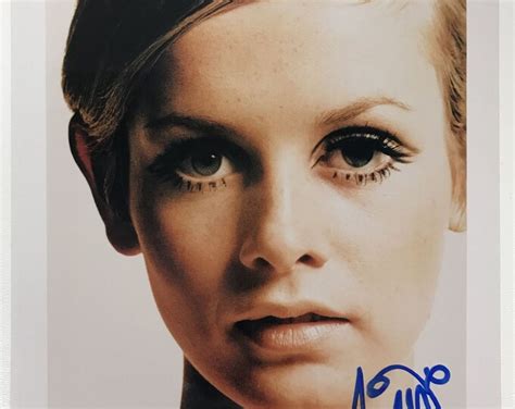 Twiggy Signed Autographed Glossy 8x10 Photo Lifetime COA - Etsy