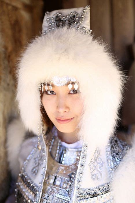 Девушка народности саха. | Indigenous peoples, Traditional outfits, Siberia