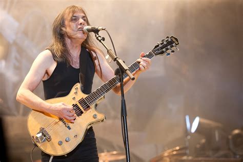 Zomrel legendárny Malcolm Young († 64), spoluzakladateľ a gitarista AC ...