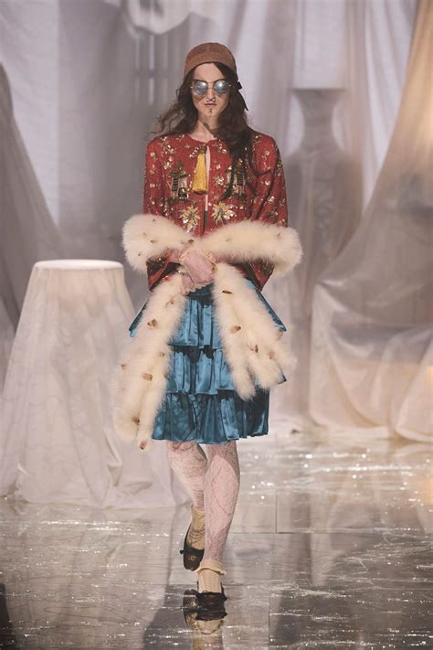 Каким вышел дебютный показ Алессандро Микеле для Valentino