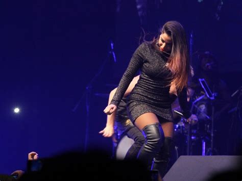 Anitta Mostrando A Buceta