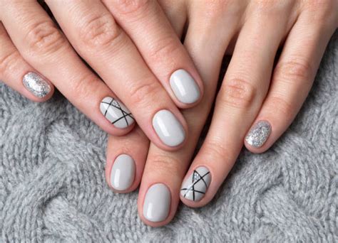 26 Nail Colors & Design Suited For Every Formal Dress