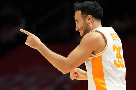 J.P. Estrella injury update, Rick Barnes on Tennessee basketball forward