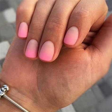Модный маникюр на короткие ногти: 10 красивых идей на осень 2022 | theGirl