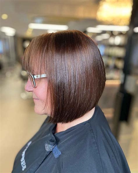 18 Face-Slimming Hairstyles for Women Over 50 and Overweight