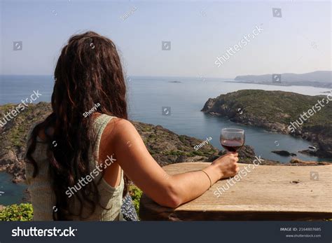 1 Mujeres con vino Images, Stock Photos & Vectors | Shutterstock