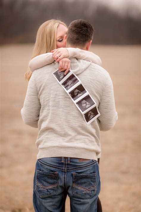 couple maternity photoshoot ideas 7