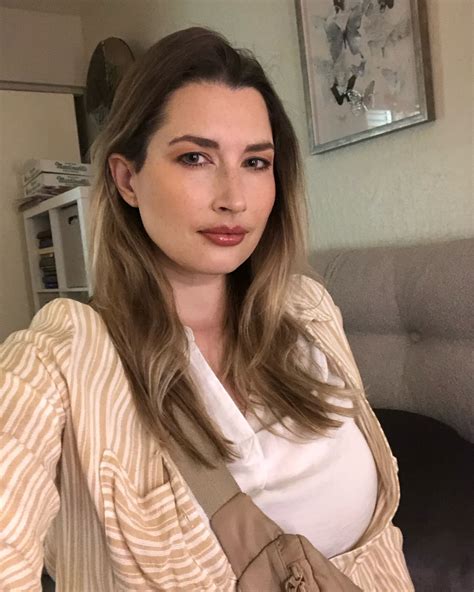 Courtney Anne (@courtneyannem89) • Instagram photos and videos