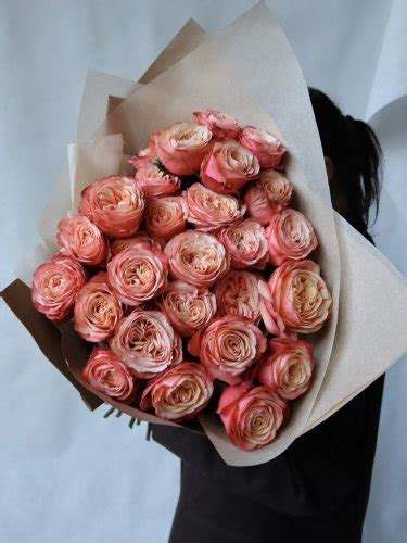 Розы купить в СПБ с доставкой в Kraft Flowers