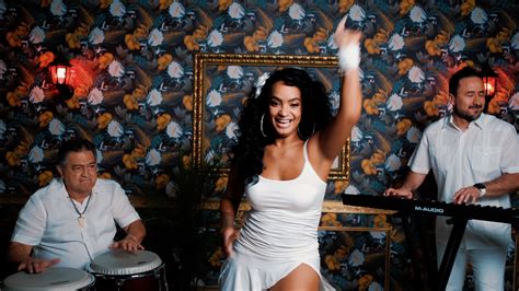 Seidy La Nina (Hola Lola music video) | Hola Lola una mezcla de ritmos