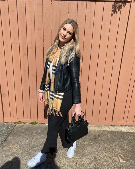 CHLOE BLOOM (@chloe.bloom) • Instagram photos and videos