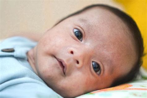 badan bayi biru  lahir kenali penyebab   penanganannya nakita